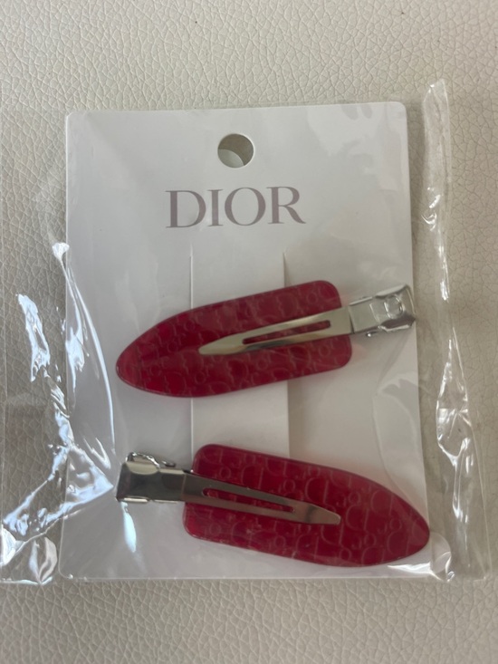Dior Other - Dior Backstage limited edition red hair clips,